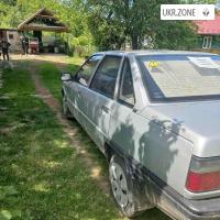 Седан Renault 21 I 1986 у Бориславі