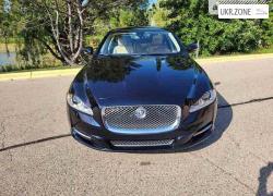 Седан Jaguar XJ IV (X351) 2010 у Валках