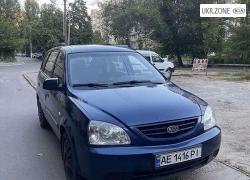 Компактвен Kia Carens I (RS) Рестайлінг 2004 у Дніпрі