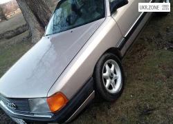 Седан Audi 100 1983 в Красных Окнах