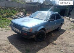 Седан Mazda 323 III (BF) 1987 в Хотине