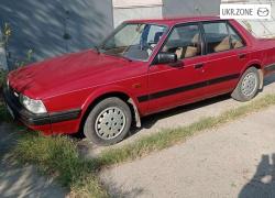 Седан Mazda 626 II (GC) 1986 у Білгород-Дністровському