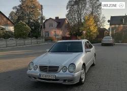 Седан Mercedes-Benz E-Класс II (W210, S210) Рестайлинг 2000 в Черновцах