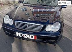 Седан Mercedes-Benz C-Класс II (W203) 2002 в Каневе