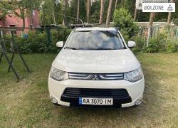 Внедорожник 5 дверей Mitsubishi Outlander 2014 в Киеве