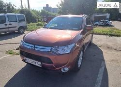 Внедорожник 5 дверей Mitsubishi Outlander 2014 в Киеве