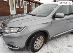 Внедорожник 5 дверей Mitsubishi Outlander III Рестайлинг 2 2017 в Шостке