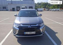 Внедорожник 5 дверей Mitsubishi Outlander III Рестайлинг 2 2017 в Киеве
