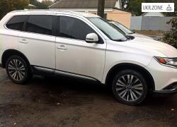 Позашляховик 5 дверей Mitsubishi Outlander III Рестайлінг 3 2020 у Переяславі