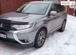 Внедорожник 5 дверей Mitsubishi Outlander III Рестайлинг 2 2017 в Киеве