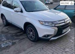 Внедорожник 5 дверей Mitsubishi Outlander III Рестайлинг 2 2016 в Ахтырке