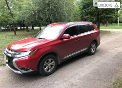 Внедорожник 5 дверей Mitsubishi Outlander 2015 в Кривом Роге