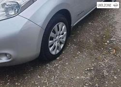 Хэтчбек 5 дверей Nissan Leaf I (ZE0/AZE0) 2015 в Яремче