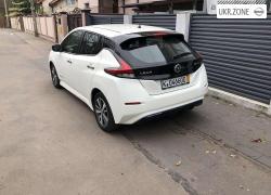 Хэтчбек 5 дверей Nissan Leaf II (ZE1) 2019 в Львове
