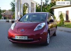 Хэтчбек 5 дверей Nissan Leaf I (ZE0/AZE0) 2015 в Остроге