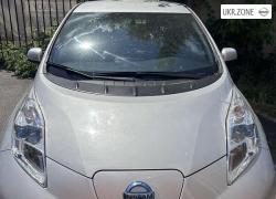 Хэтчбек 5 дверей Nissan Leaf I (ZE0/AZE0) 2013 в Киеве