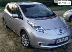 Хетчбек 5 дверей Nissan Leaf I (ZE0/AZE0) 2012 у Кривому Розі