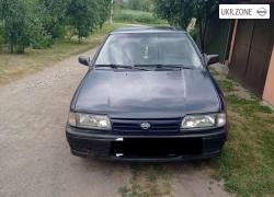 Седан Nissan Primera I (P10) 1990 у Миргороді
