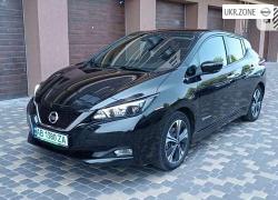 Хэтчбек 5 дверей Nissan Leaf II (ZE1) 2018 в Виннице