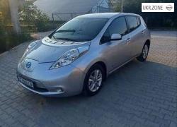 Хэтчбек 5 дверей Nissan Leaf I (ZE0/AZE0) 2013 в Черновцах