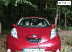 Хэтчбек 5 дверей Nissan Leaf I (ZE0/AZE0) 2012 в Виннице