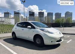 Хэтчбек 5 дверей Nissan Leaf I (ZE0/AZE0) 2015 в Киеве