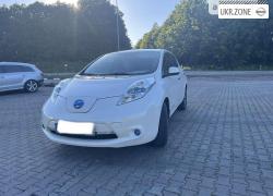 Хэтчбек 5 дверей Nissan Leaf I (ZE0/AZE0) 2013 в Черновцах