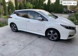 Хэтчбек 5 дверей Nissan Leaf II (ZE1) 2018 в Черновцах