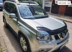 Внедорожник 5 дверей Nissan X-Trail II Рестайлинг 2013 в Чернигове
