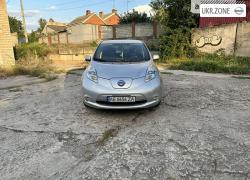 Хэтчбек 5 дверей Nissan Leaf I (ZE0/AZE0) 2013 в Кривом Роге