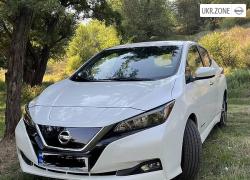 Хэтчбек 5 дверей Nissan Leaf II (ZE1) 2018 в Кривом Роге