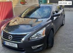 Седан Nissan Altima 2013 у Білогір