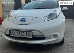Хэтчбек 5 дверей Nissan Leaf I (ZE0/AZE0) 2015 в Киеве