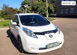 Хетчбек 5 дверей Nissan Leaf I (ZE0/AZE0) 2015 у Кривому Розі