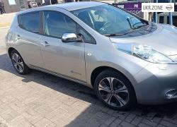 Хэтчбек 5 дверей Nissan Leaf 2017 в Днепре