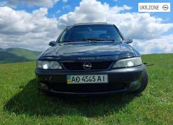 Седан Opel Vectra II (B) 1997 в Ужгороде