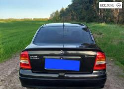 Седан Opel Astra 2006 в Каневе