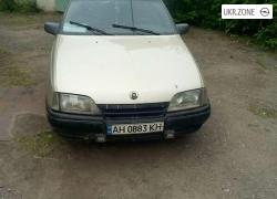 Седан Opel Omega I (A) 1987 у Слов