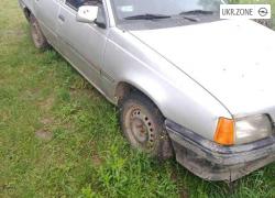Седан Opel Kadett VI (E) 1988 в Мостиске