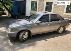Седан Opel Kadett VI (E) 1988 в Курахово