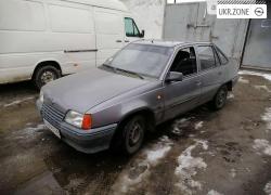 Седан Opel Kadett VI (E) 1988 у Харкові