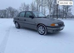 Седан Opel Astra I (F) 1992 в Коломые