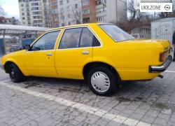 Седан Opel Rekord V (E) 1980 у Тернополі