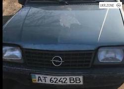 Седан Opel Ascona III (C) 1985 в Ивано-Франковске