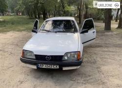 Седан Opel Rekord V (E) 1986 в Запорожье