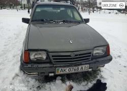 Седан Opel Ascona III (C) 1985 в Прилуках