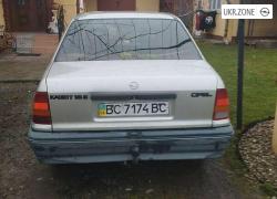Седан Opel Kadett VI (E) 1987 в Старом Самборе