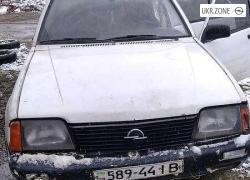 Хэтчбек 5 дверей Opel Ascona III (C) 1986 в Косове