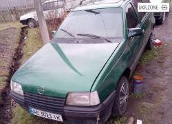 Opel Kadett 1985 в Харькове