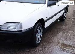 Седан Opel Omega I (A) 1987 в Кропивни́цком